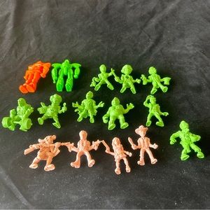 15 Vintage Lot S.L.U.G. / Slug Zombies Mini Figures Jakks M.U.S.C.L.E. MONSTERS.